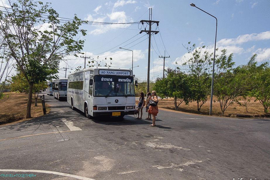 Autobus blizu terminala 1