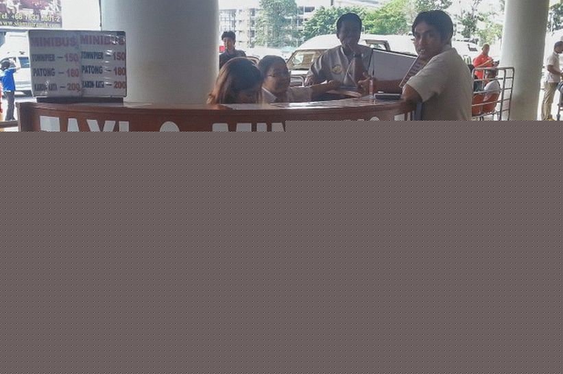 Stanite s minibusom na zračnoj luci Phuket