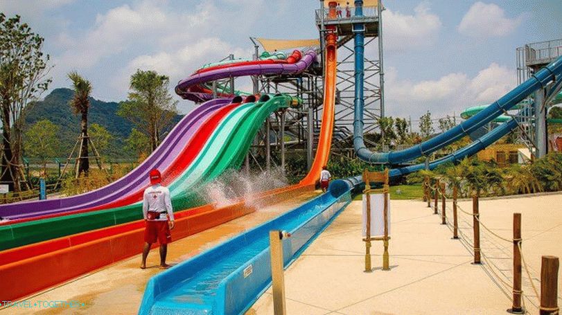 Ekstremni tobogani Aqualoop i Slobodni pad u vodenom parku Ramayana Pattaya