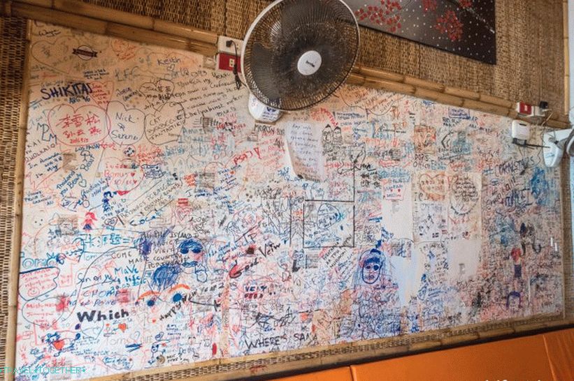 Amp Cafe na otoku Phi Phi Don - mali tajlandski kafić