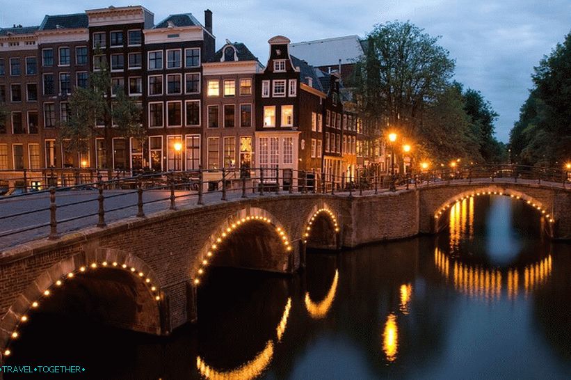 Mostovi i kanali u Amsterdamu