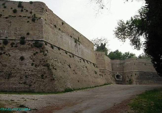 Zidine kaštela u Anconi