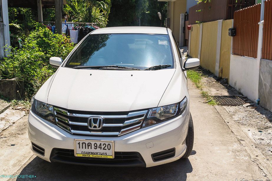 Honda City od Hertza za 1300 baht / dan