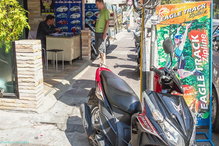 Iznajmljivanje Pop automobila s unutarnje strane trga