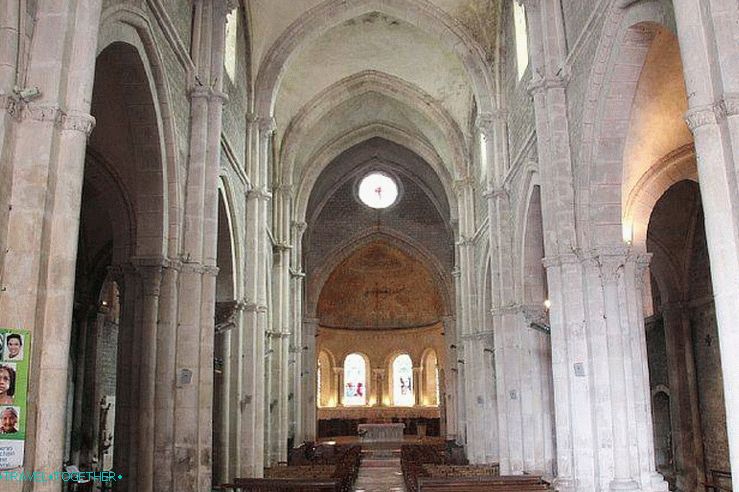 Unutrašnjost crkve Sv. Lazara