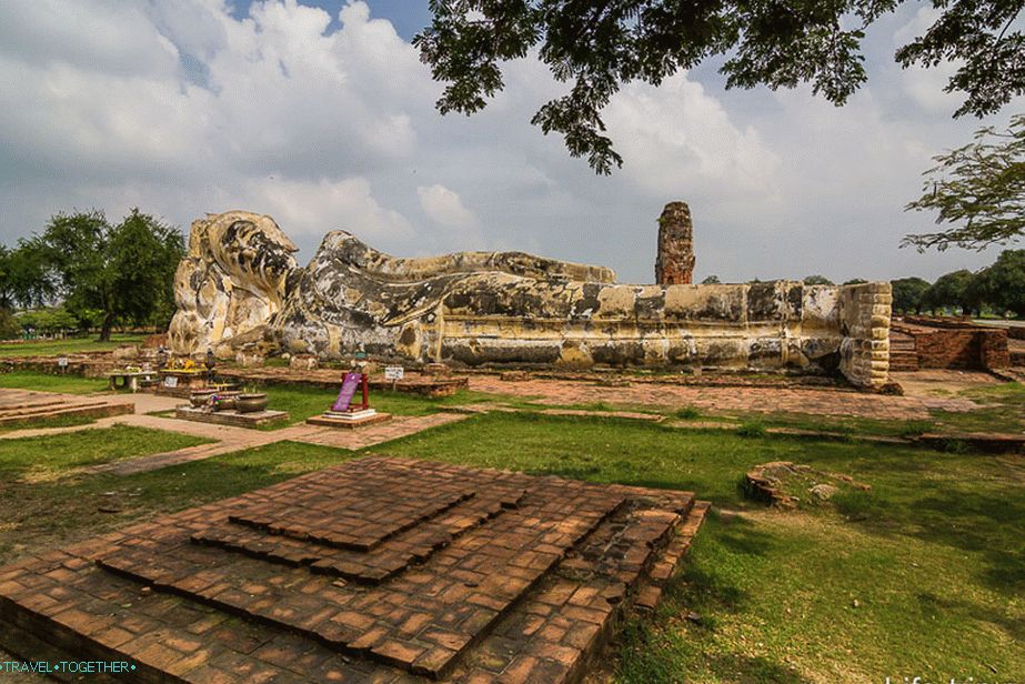 Wat Lokkayasutharam - zavaljeni Buddha
