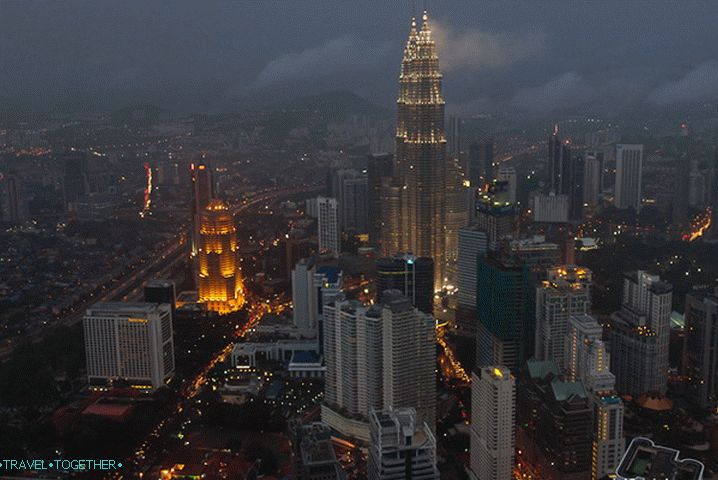 Kuala Lumpur i Petronas kule navečer