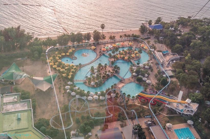 Pogled na vodeni park Pattaya Park ispod