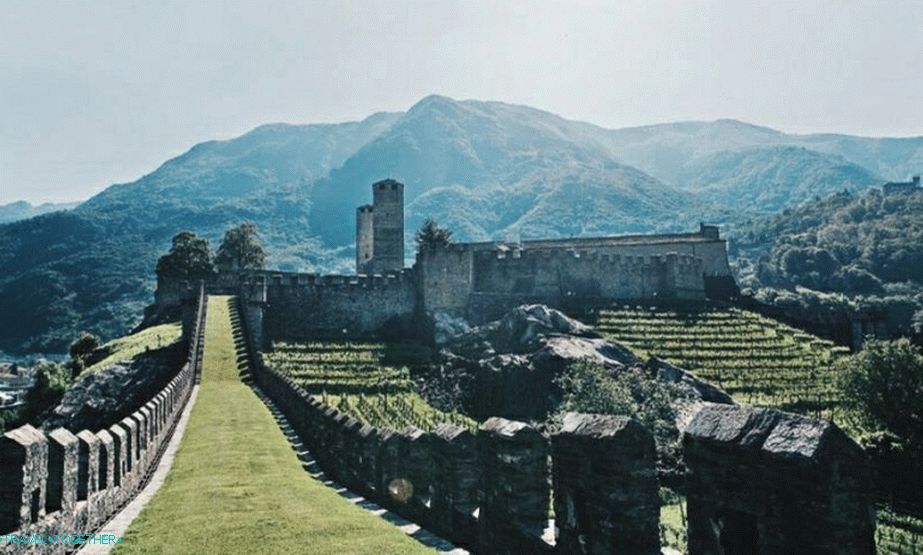 Zidine dvorca Castelgrande