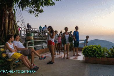 Oko Velikog Buddhe nekoliko platformi za gledanje