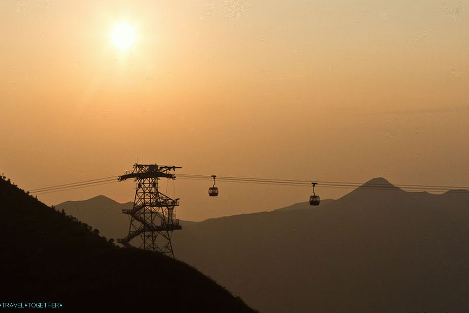 Ngong Ping žičara na zalasku sunca