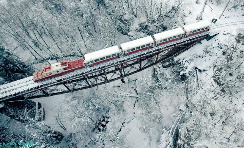 Željeznička pruga u uskom kolosijeku Borjomi - Bakuriani