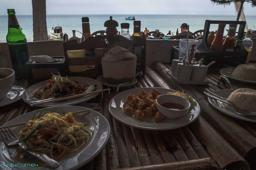 More, tajlandska hrana i moj ručak na plaži