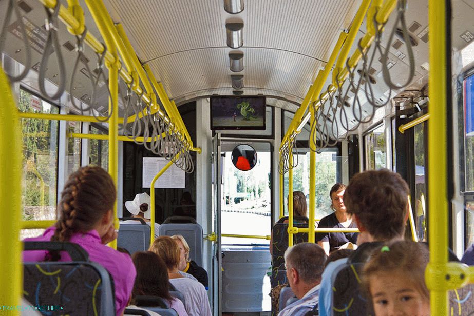 Trolejbus s klima uređajem i crtićima