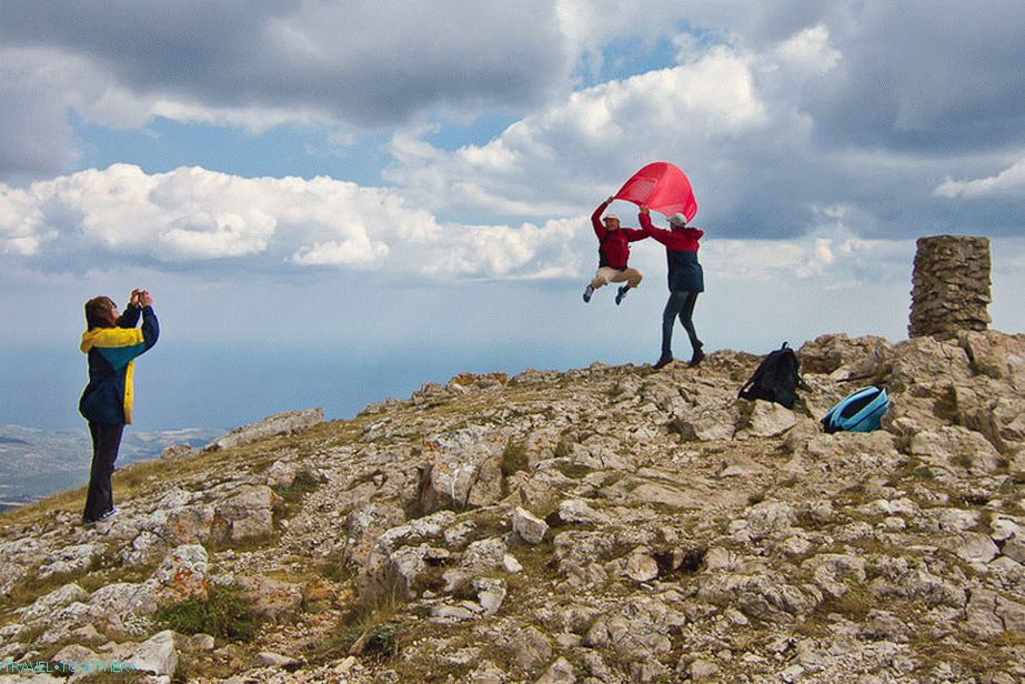 Neuspješni pokušaji skoka u isto vrijeme