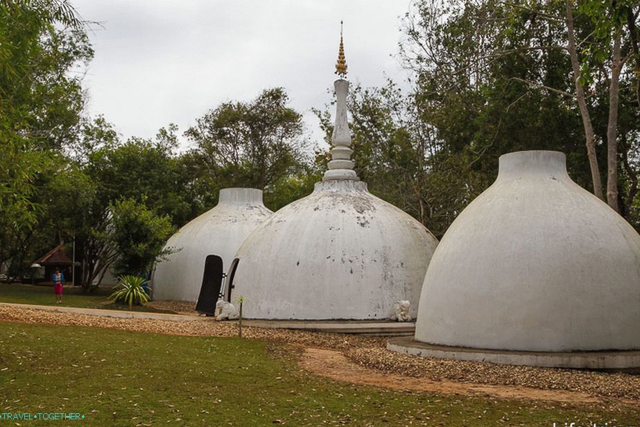 Gotovo kao tajlandski chedi u hramovima