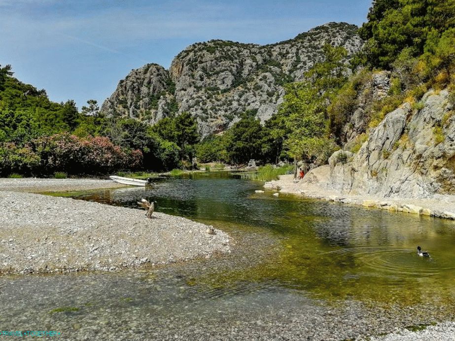 Ušće rijeke na ruševinama Olymposa