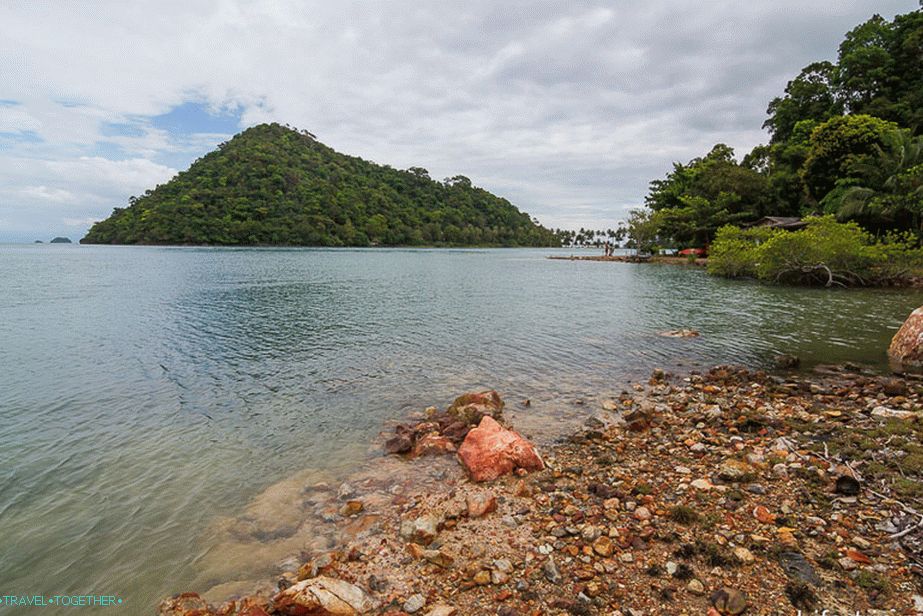 Nakon Long Beacha možete uzeti kajake i plivati   na susjednim otocima