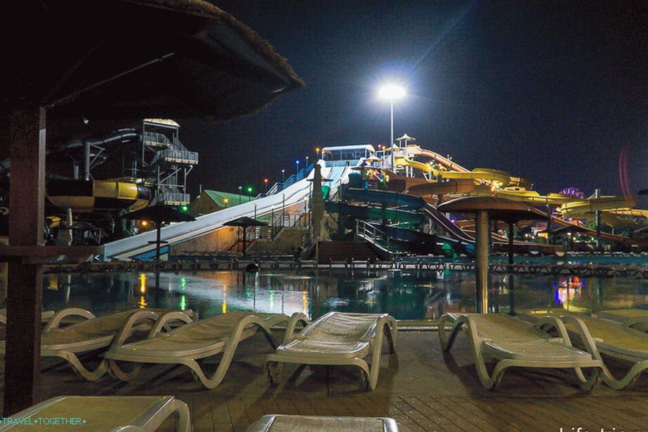 Waterpark Golden Beach u večernjim satima