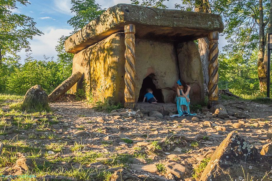 Dolmen na imanju Bambakov