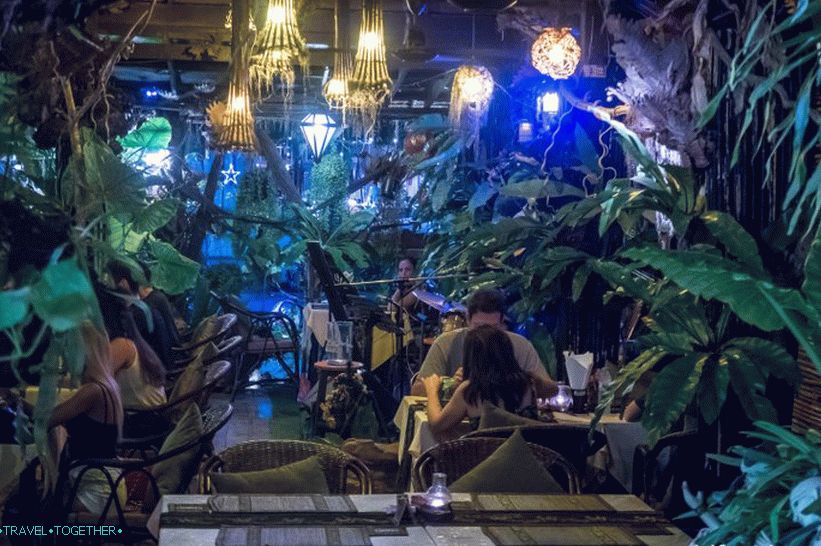 Tajlandski civilni restoran - tajlandska hrana u Ao Nangu