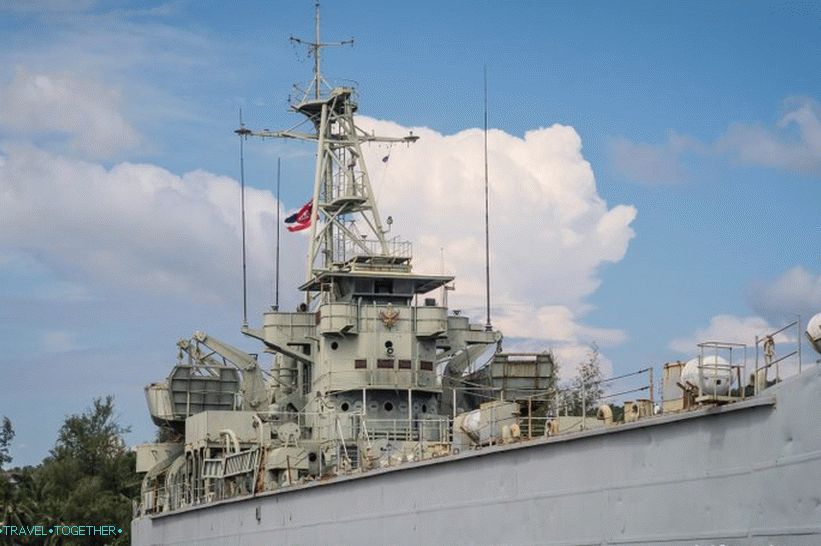 Pristanišni brod Phangan - bivši ratni brod kraljevske mornarice