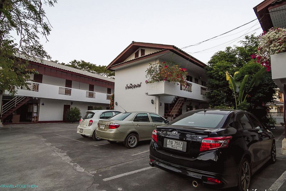 Parking u pansionu Baan Nukanong