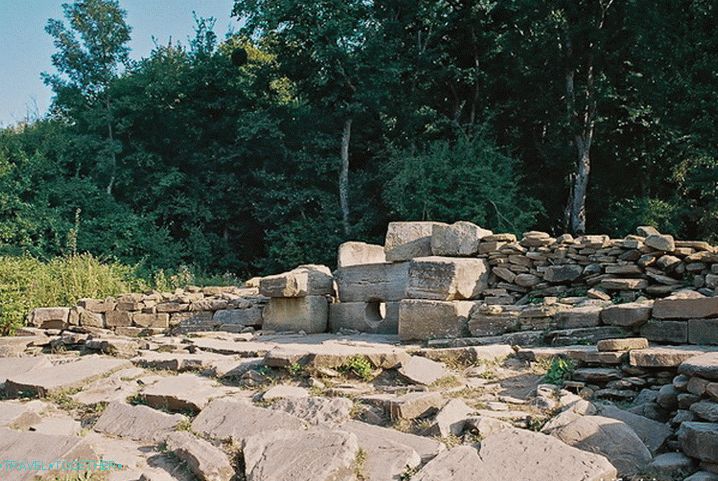 Obnavljanje sela. Dolmenske skrivene značajke.