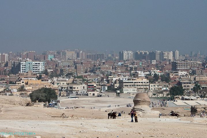 Pogled na Kairo s visoravni Giza.