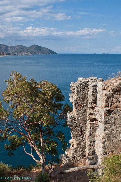 Pogled s tvrđave na more.