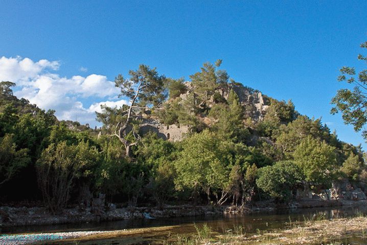 Grad Olympos na lijevoj obali rijeke Ulupinar.