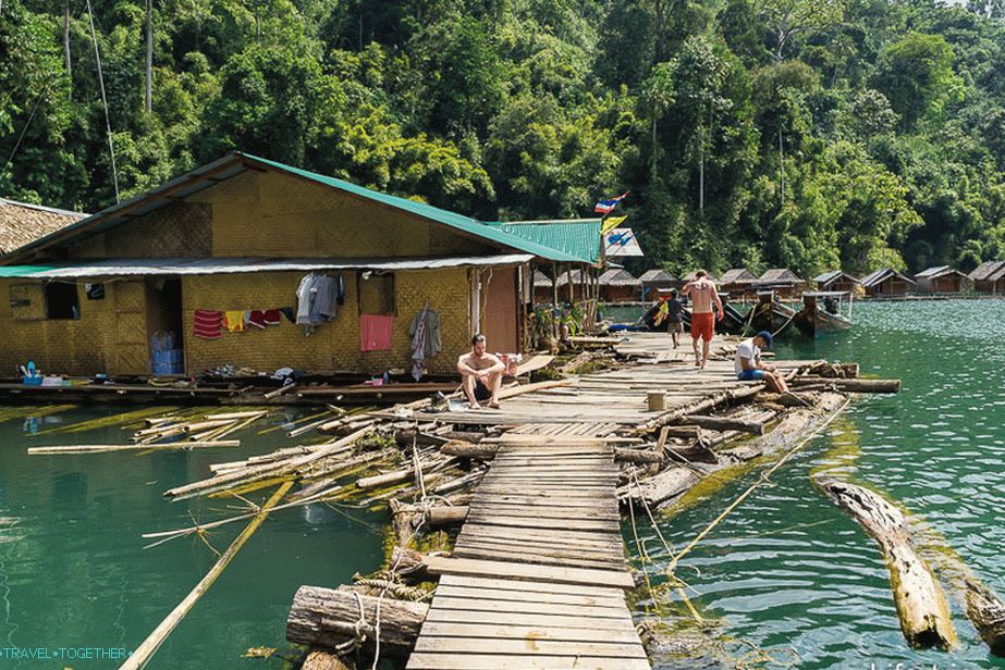 Rafthouse na jezeru Cheo Lan