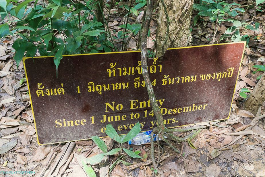 Upozorenje na ulazu u džunglu, špilje su ispunjene vodom, opasne