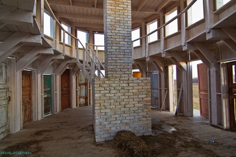 Unutar Rotunde, festival u Archstoyanie u regiji Nikolo-Lenivets, regija Kaluga