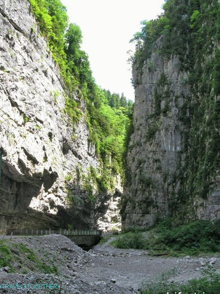 Abhazija. Kanjon na putu do jezera Ritsa.