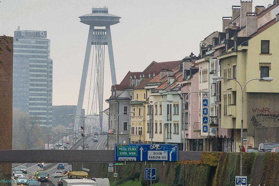 Daleko kao leteći tanjur iznad starog grada