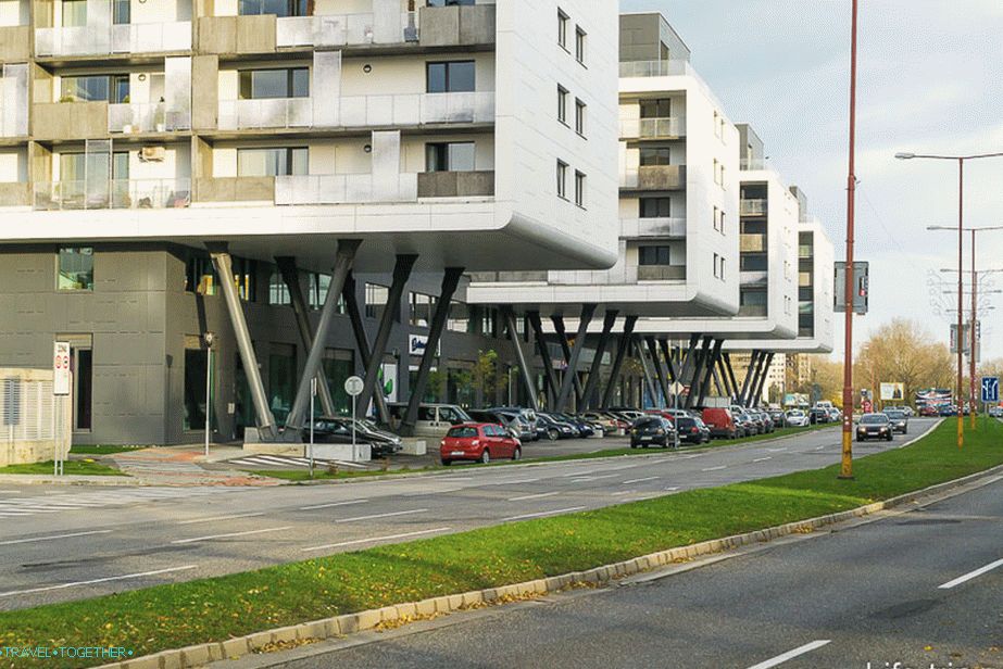 Neke neobične kuće u Petrzhalka
