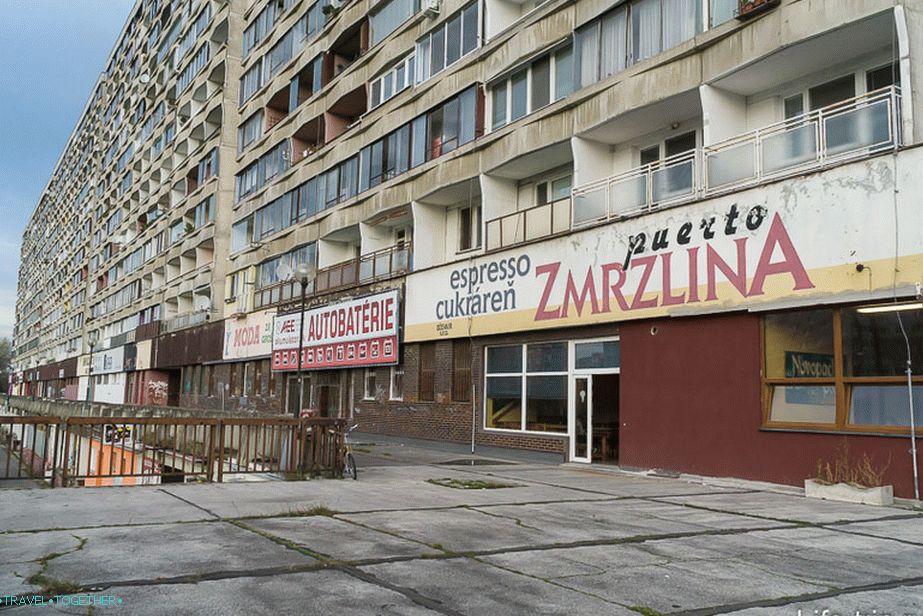 Otrcana montažna kuća podsjetila je Aziju