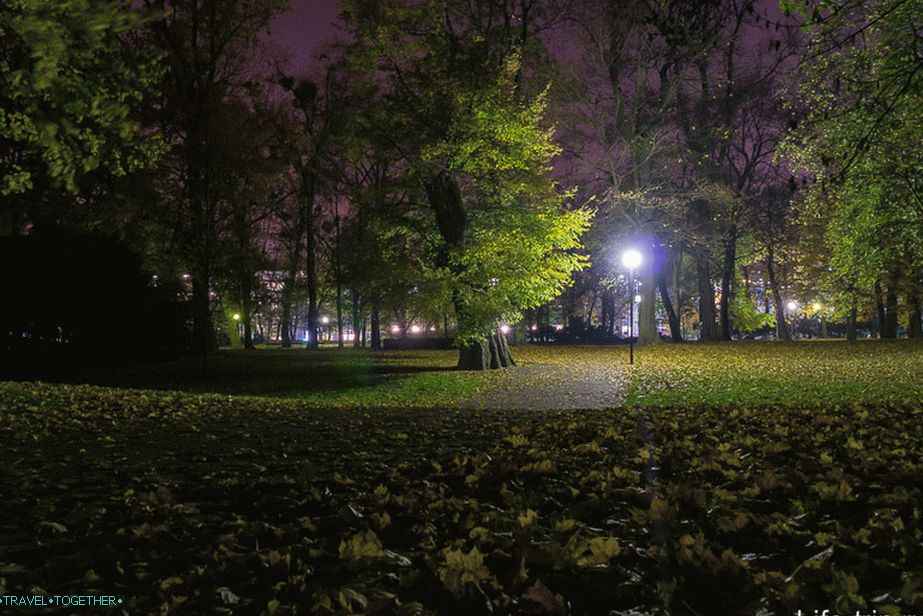Park Vrt Janka Krall u Bratislavi navečer