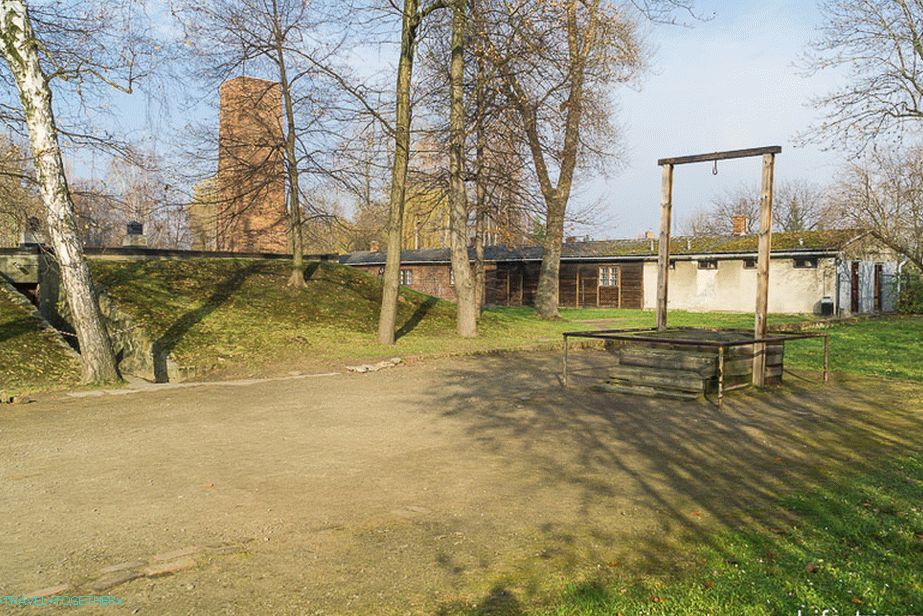Vješala na kojima je bio obješen Rudolf Hoess, zapovjednik logora