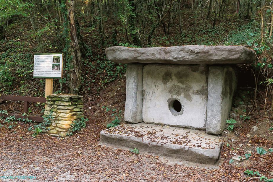 Umjetni dolmen