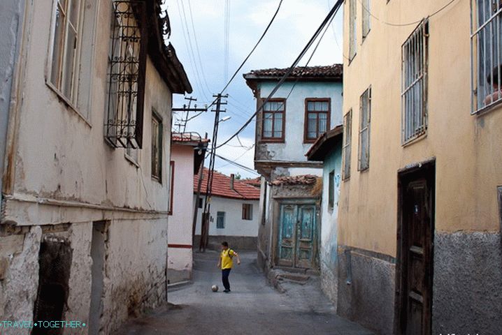 U starom gradu Ankari.