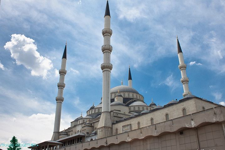 Kocatepe džamija u Ankari. Turska.