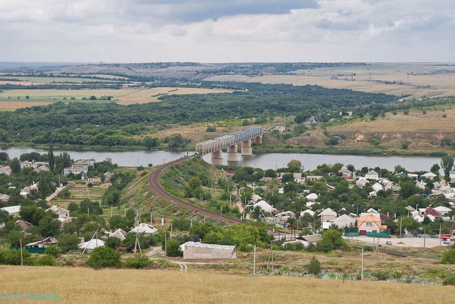 Pogled iz planinskih straža na grad Belaya Kalitva