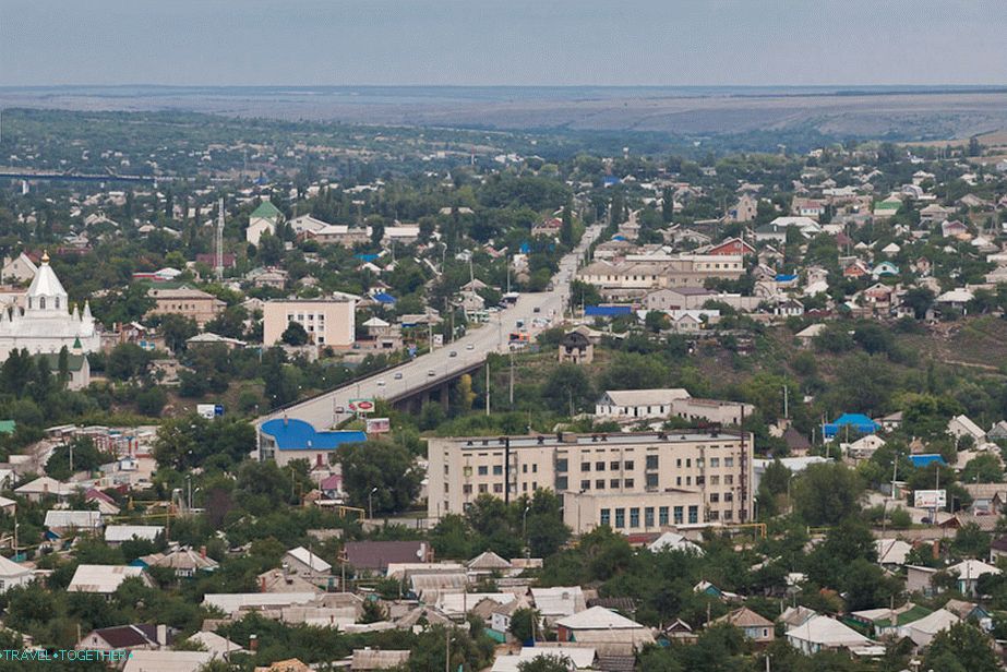 Pogled iz planinskih straža na grad Belaya Kalitva