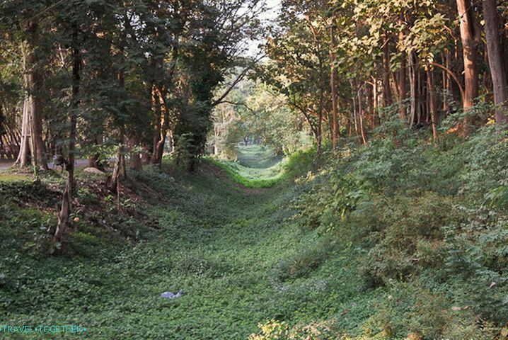 Mrak oko Chiang Saena