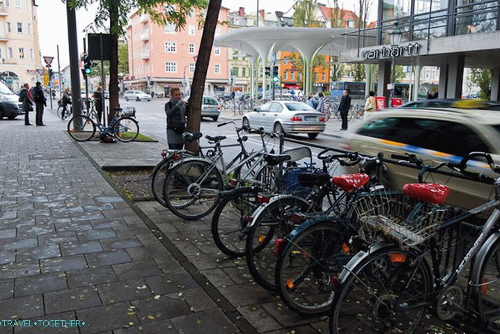 Čvrsti bicikli na ulicama grada