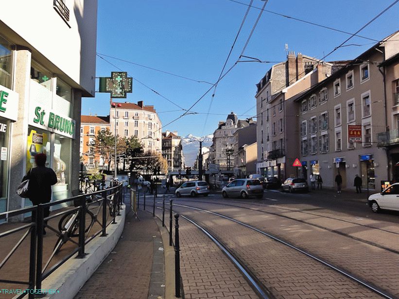 Svaka ulica u Grenobleu završava planinom
