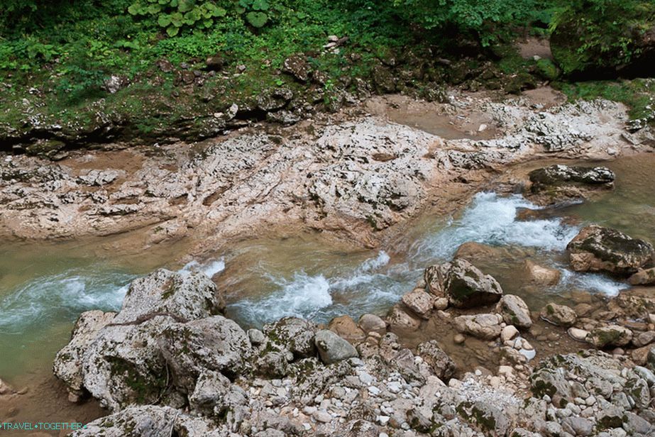 Kurdzhips River