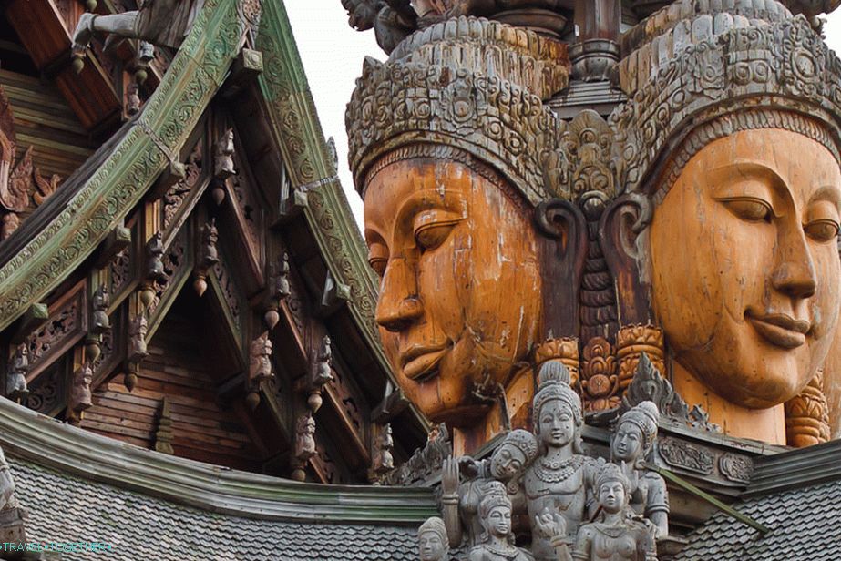 Hram istine je drvena istina u Pattayi